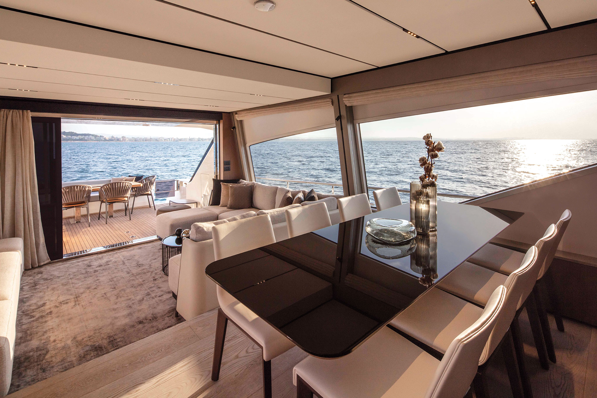 ferretti-Yachts-720-salon_2-yachts-france-173